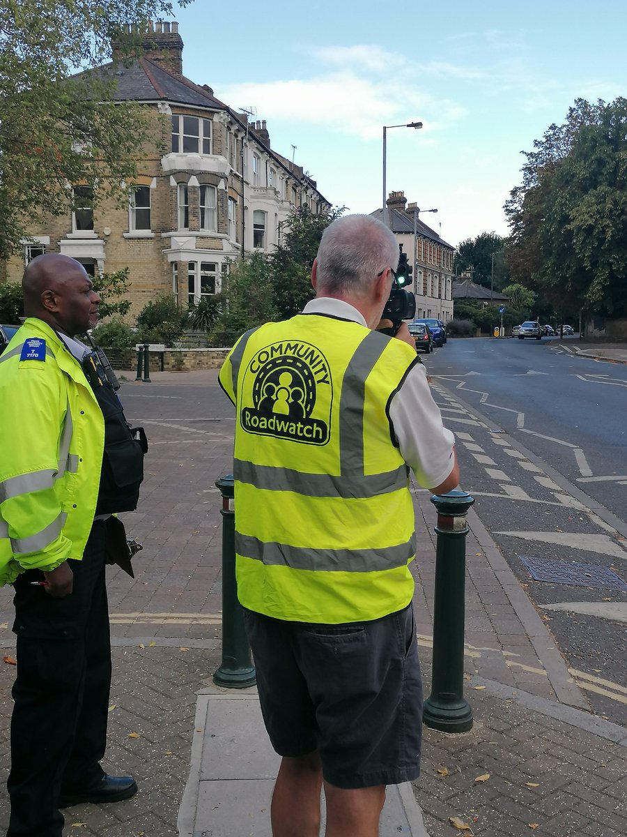 MPSRTPC's tweet photo. Kingston STT were on a CRW at St Margaret's Road this morning. Glad to see the majority of drivers were adhering to the speed limit with only 11 being clocked at over the 10%+2. #20isplenty #communityroadwatch @MPSRichmond https://t.co/RRYAterQbV