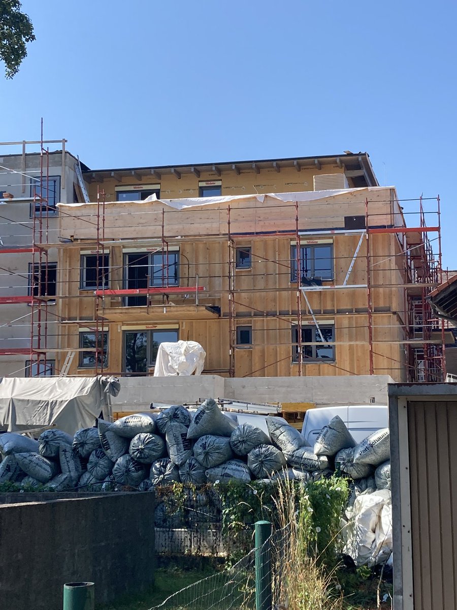 First evidence of #clt on my trip; this on a project in St Georgen, Austria <a href="/PaulBrannenNE/">Paul Brannen 🇺🇦</a> <a href="/bswtimber/">BSW Timber</a>