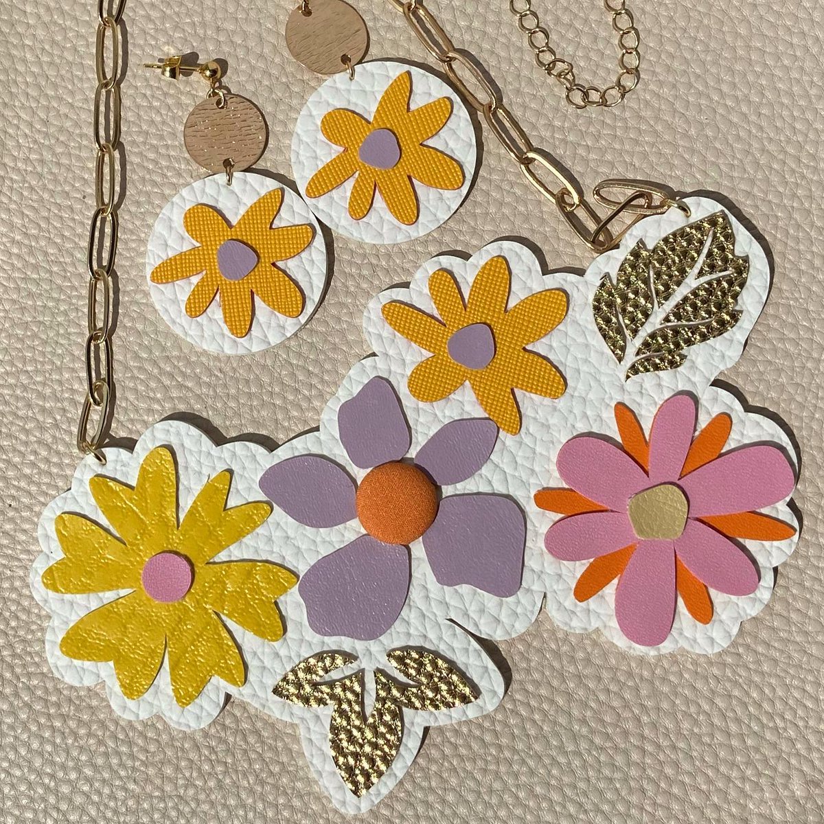 whiteroseleeds's tweet photo. Yorkshire Day is just around the corner and to celebrate there will be a Yorkshire Market at White Rose on Saturday 30th July to Monday 1st August 🙌

You’ll find lots of local independent sellers so you can have a ‘proper Yorkshire’ day!

Find out more 👉 https://t.co/8N7DzVCMMY https://t.co/Tk0g68lxnC