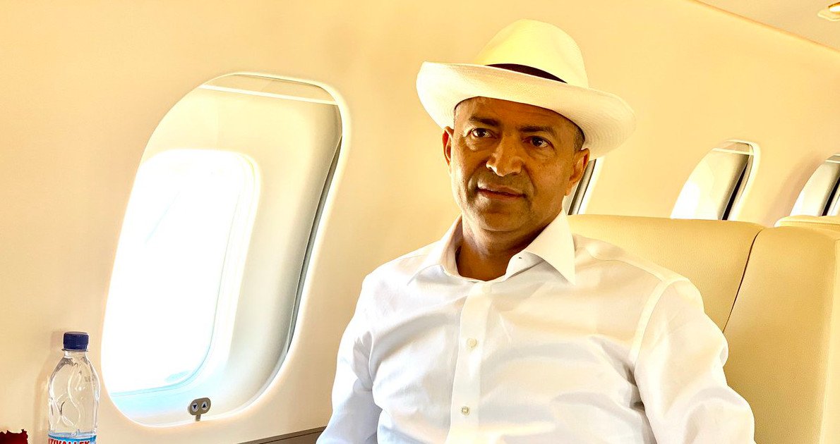 #la RDC en trois décennies n'a été que misérable et déplorable. Mais à partir de 2023, le peuple comprendra que la clé de son développement est détenue par celui qui l'a façonnée, #MoïseKatumbi, avec la jeunesse qu'il voit autrement
<a href="/moise_katumbi/">Moise Katumbi</a>
<a href="/OlivierKamitatu/">Olivier Kamitatu Etsu</a>
<a href="/SalomonKalonda/">Salomon SK Della</a>