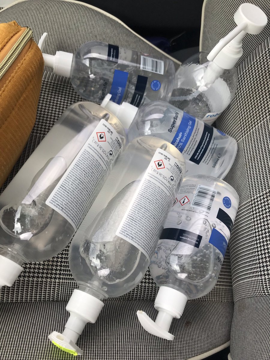 madamepiqure's tweet photo. Tu veux refaire le plein de gel hydroalcoolique en mode super pas cher ! Go Go chez Noz, ils déstocke à fond et c’est super pas cher ! Moins de 10 euros pour ces 6 flacons 🎉 #teamradin #JoueLaCommeThorvastatine @thor_vastatine https://t.co/9TZsWmxmGz
