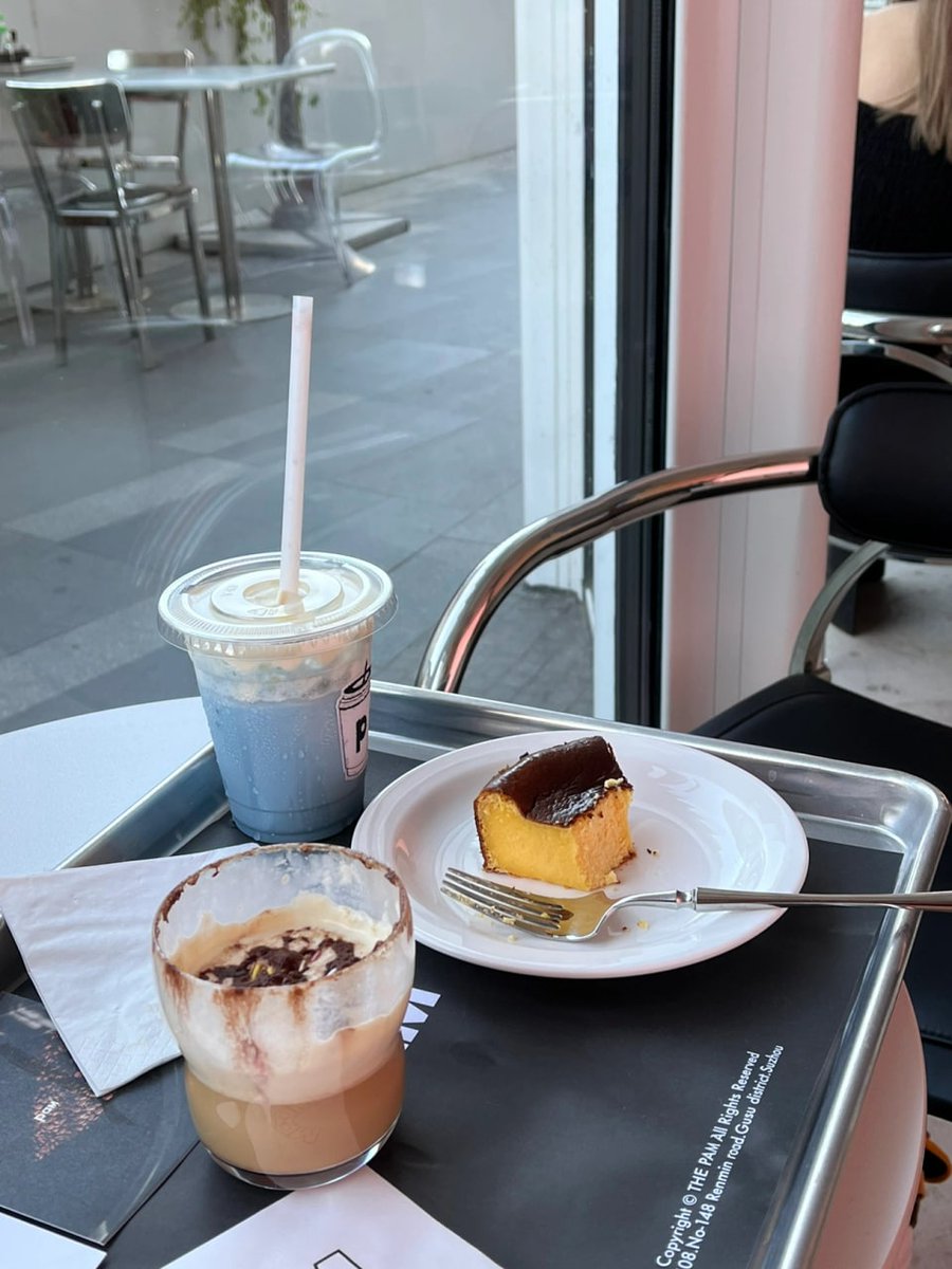 Dimplesmoe's tweet image. Eat some desserts in the afternoon, this dessert tastes good Lol