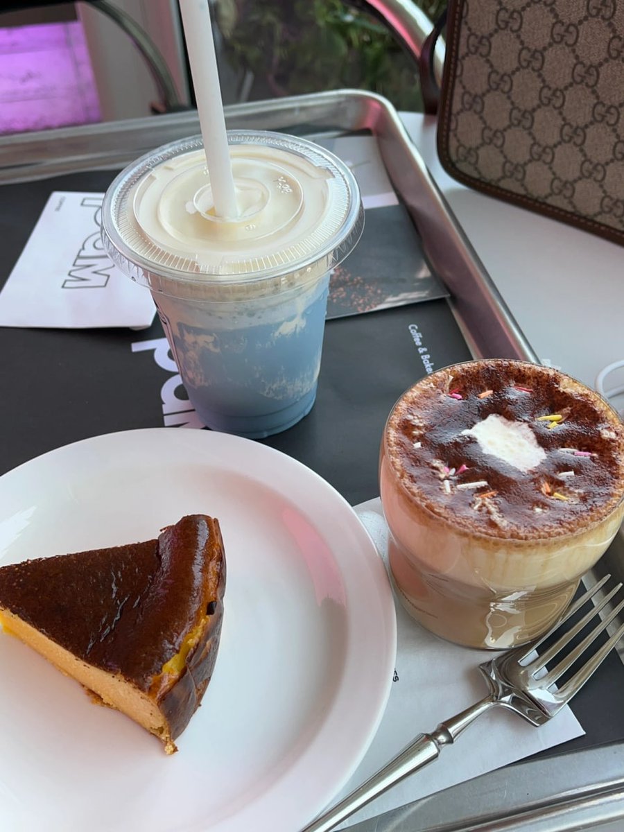 Dimplesmoe's tweet image. Eat some desserts in the afternoon, this dessert tastes good Lol