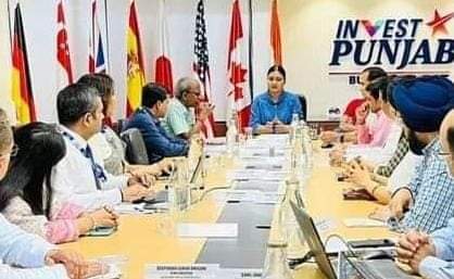 Gurdeepgurus's tweet photo. State Govt all set to provide single window approvals for setting up industry in Punjab, said Cabinet Minister @AnmolGaganMann She directed officers to adopt transparent &amp; hassle free policy to bring investors &amp; informed that investors willing to invest could apply online. https://t.co/rR8idzbrtK