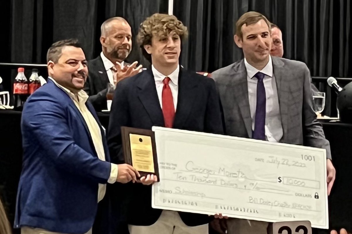 Thank you to the Bill Dooley Chapter of @NFFNetwork for the Scholar-Athlete Award. It wouldn’t have been possible without a lot of great coaches & teammates. Thanks to them& to my family, who always supported my dream. Thank you @CoachRyanClark for believing in me &nominating me.