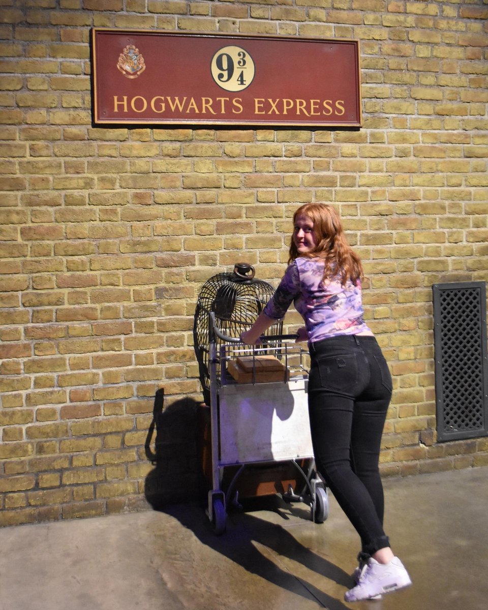 SherborneInter's tweet photo. This weekend, Students were transformed into wizards and witches on the Wizarding World of Harry Potter Studio Tour! They got to see the real life costumes, sets, and props that were used in the famous Harry Potter franchise. 
#sherborneinternational #studyabroad #summerschools https://t.co/v8Mc71A3Ax