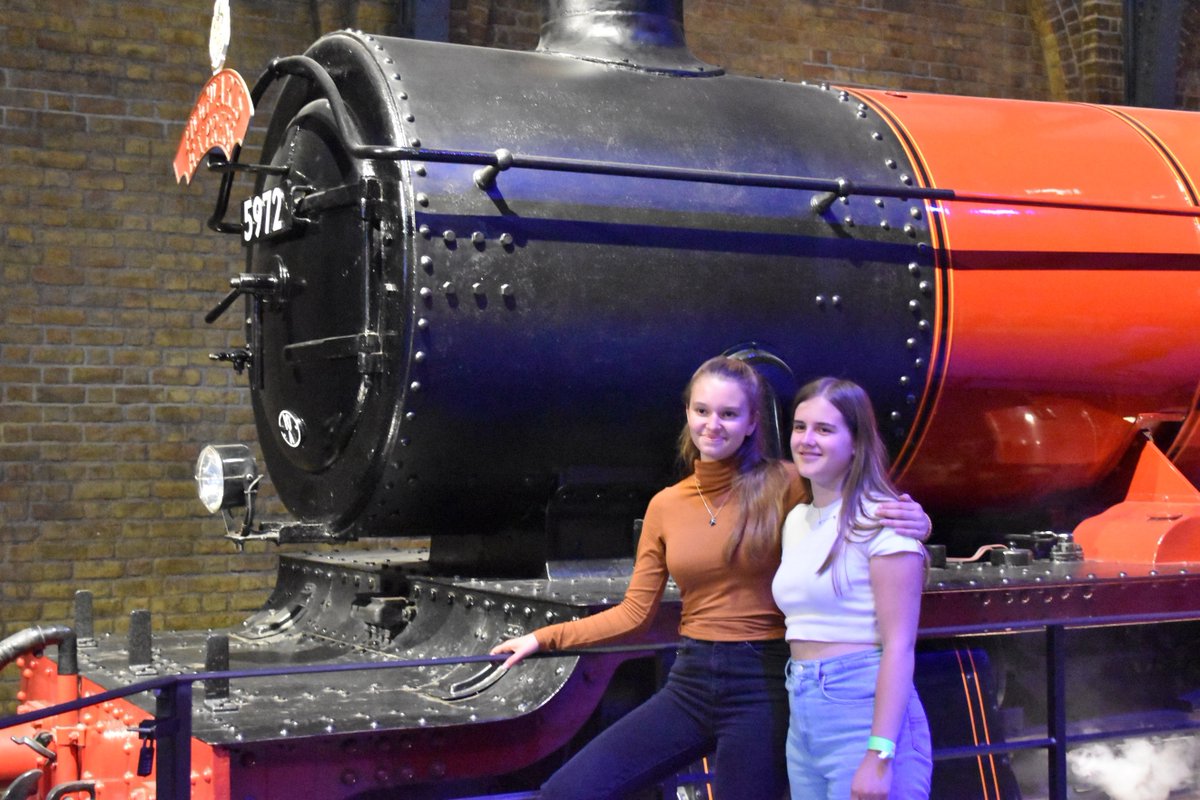 SherborneInter's tweet photo. This weekend, Students were transformed into wizards and witches on the Wizarding World of Harry Potter Studio Tour! They got to see the real life costumes, sets, and props that were used in the famous Harry Potter franchise. 
#sherborneinternational #studyabroad #summerschools https://t.co/v8Mc71A3Ax