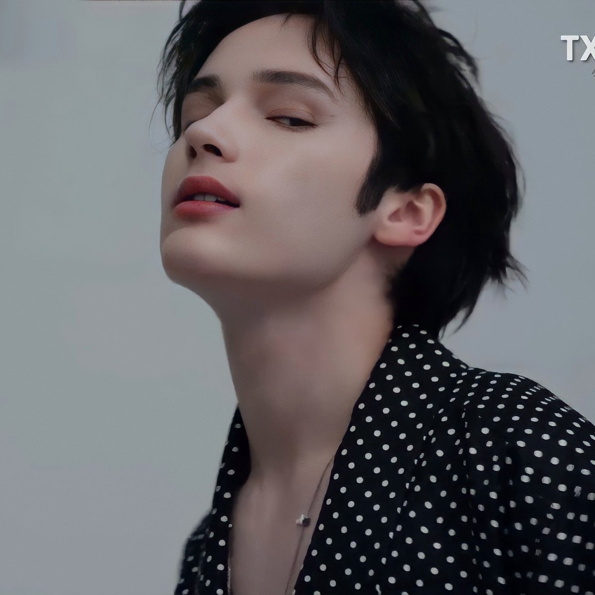 HE’S TOO FINE OH MY GOD