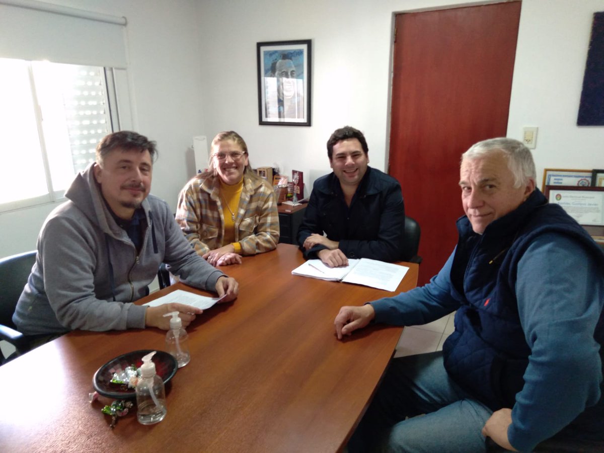 Conarcoop (@conarcoop) on Twitter photo El pasado sábado, <a href="/RamiE_Martinez/">Ramiro Martinez</a>, presidente de la confederación se reunió con el intendente de <a href="/munisanjose/">Municipalidad de San José</a>, <a href="/GusBastianOk/">Gustavo Bastian</a> , el secretario de Gobierno local, Aldo Follonier y la presidenta de la Cooperativa #CieloCompartido, Blanca Fernández.
Más info ➡️bit.ly/3PTXvfW El pasado sábado, <a href="/RamiE_Martinez/">Ramiro Martinez</a>, presidente de la confederación se reunió con el intendente de <a href="/munisanjose/">Municipalidad de San José</a>, <a href="/GusBastianOk/">Gustavo Bastian</a> , el secretario de Gobierno local, Aldo Follonier y la presidenta de la Cooperativa #CieloCompartido, Blanca Fernández.
Más info ➡️bit.ly/3PTXvfW