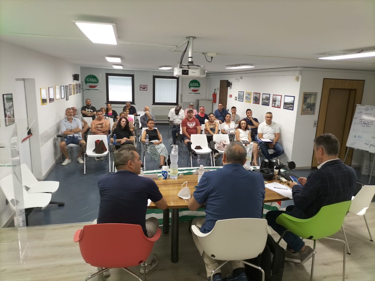 FitCisl's tweet photo. #25luglio  Il Segretario Generale @salvopellecchia  partecipa a #Piacenza all'assemblea dei lavoratori della #logistica sulla vertenza @adidasoriginals. 200 persone attendono risposte
@MinLavoro @sbonaccini @RegioneER #VincenzoColla @tarasconi 

👉https://t.co/OUuzkPtE0q https://t.co/q38j5xRVQh