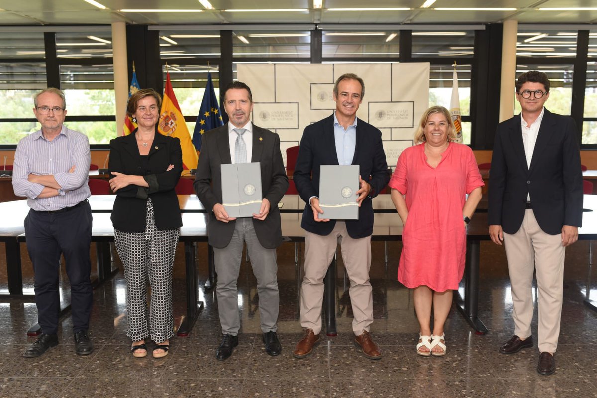 GlobalOmnium's tweet photo. 🧑‍🎓👩‍🎓Cuando la formación y la empresa se unen, pasan cosas extraordinarias | Renovamos nuestro compromiso con la @CatedraAguas en la @UPV 💧🌎 https://t.co/3aKer4qkbL