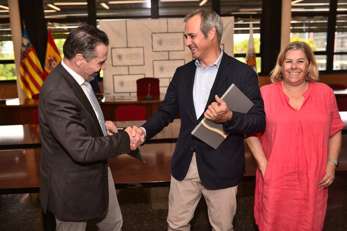 🧑‍🎓👩‍🎓Cuando la formación y la empresa se unen, pasan cosas extraordinarias | Renovamos nuestro compromiso con la <a href="/CatedraAguas/">Cátedra Aguas de Valencia</a> en la <a href="/UPV/">Universitat Politècnica de València</a> 💧🌎