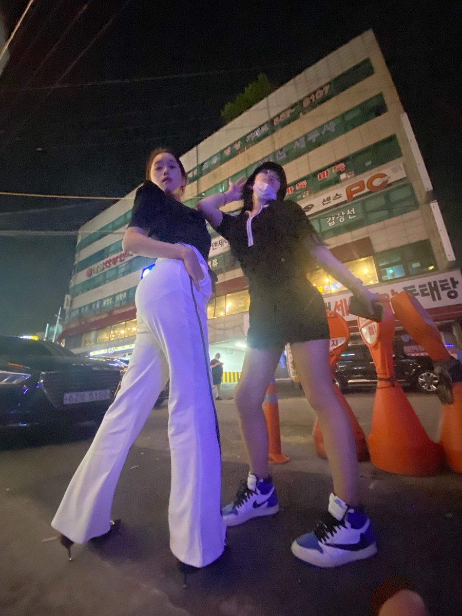 죽여주는 누나들이랑 술 한 잔 하 실? 

#코르셋 #트랜스젠더 #시디 #쉬멜 #시디바 #주대 #주대문의 #문의 #코삼 #죽여주는누나들 
#디엠 #맘눌뎀