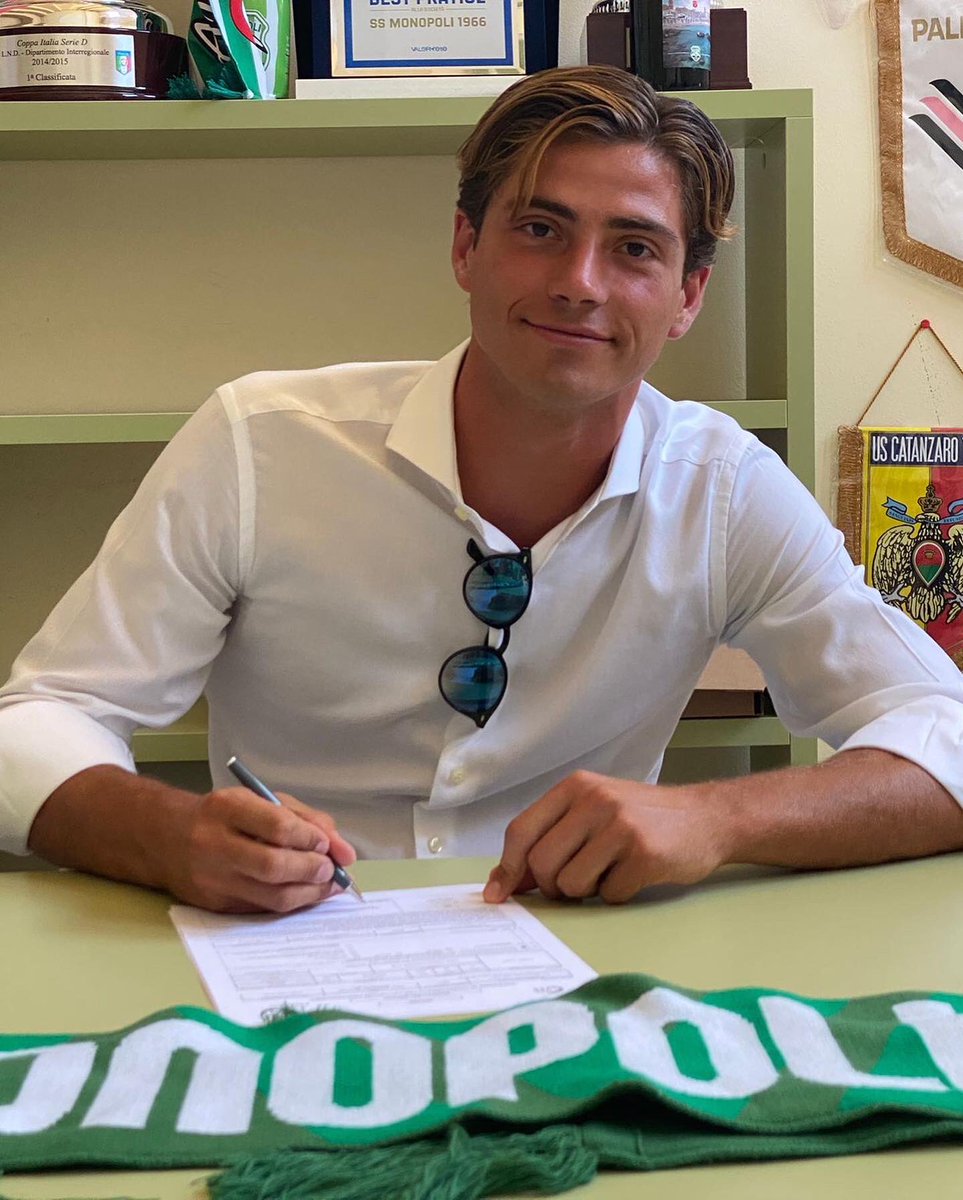 HelgaLeoni_'s tweet photo. Buon #lavoro #lucafalbo un #nuovo #inizio #dajeee #grazie al #presidente del @monopolicalcio al #direttore Alfio Pelliccioni per la #fiducia ed alla @official_sslazio #thanks #football #player #agent #calcio #agente #calciatori #⚪️ #🟢 #⚽️ #🔥 https://t.co/cuTnteL17B