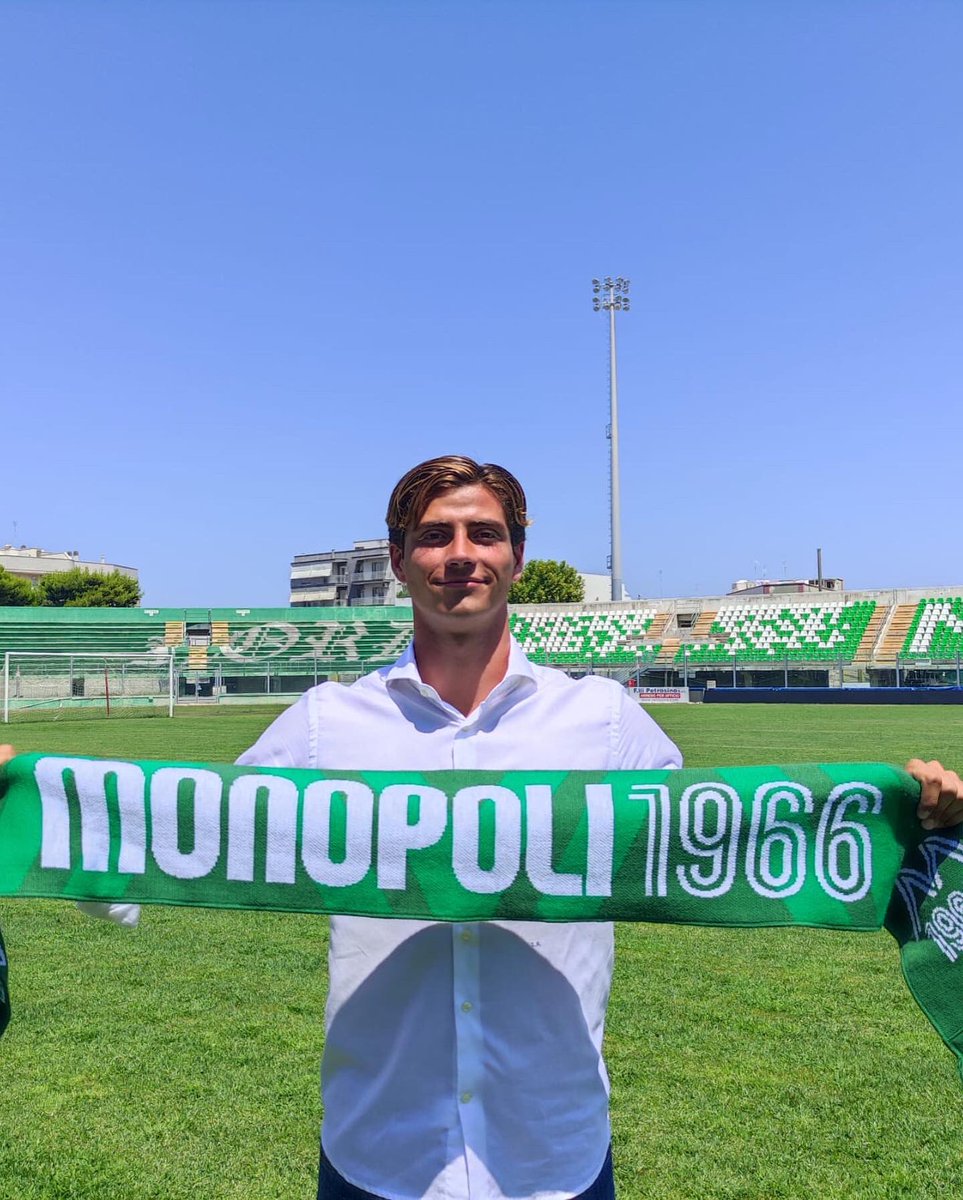 HelgaLeoni_'s tweet photo. Buon #lavoro #lucafalbo un #nuovo #inizio #dajeee #grazie al #presidente del @monopolicalcio al #direttore Alfio Pelliccioni per la #fiducia ed alla @official_sslazio #thanks #football #player #agent #calcio #agente #calciatori #⚪️ #🟢 #⚽️ #🔥 https://t.co/cuTnteL17B