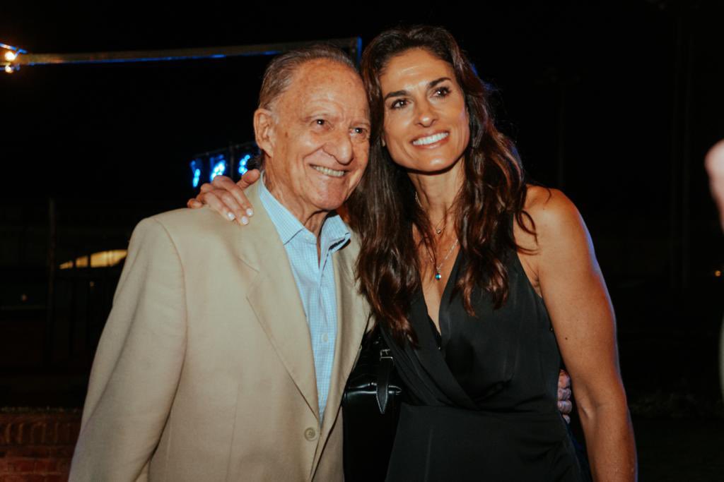 Mucha tristeza por la pérdida de una de las personas más maravillosas que conocí, Gerardo Lo Prete. Siempre recordaré su amabilidad, su dulzura y todo el amor que siempre irradiaba. Todo mi cariño para Justo y toda su familia. 🤍🙏  #QEPD