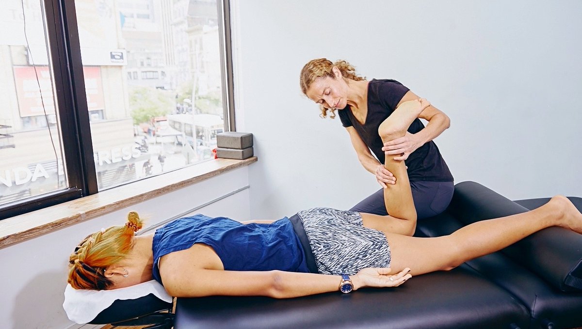 We're hiring! 🤩 Looking for an experienced part-time #LMT to join our team.

The ideal candidate has a solid medical/orthopedic #Massagetherapy Foundation and at least 6 years of experience.⁠ 

💌 Email resumes to pilates@physiologicnyc.com