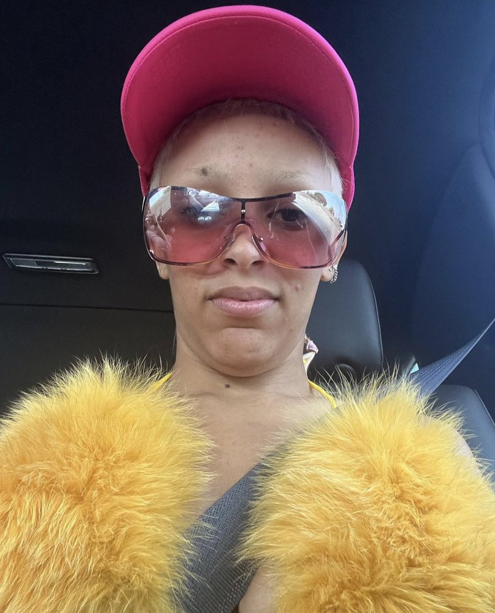 Doja Cat shares new photos to Instagram.