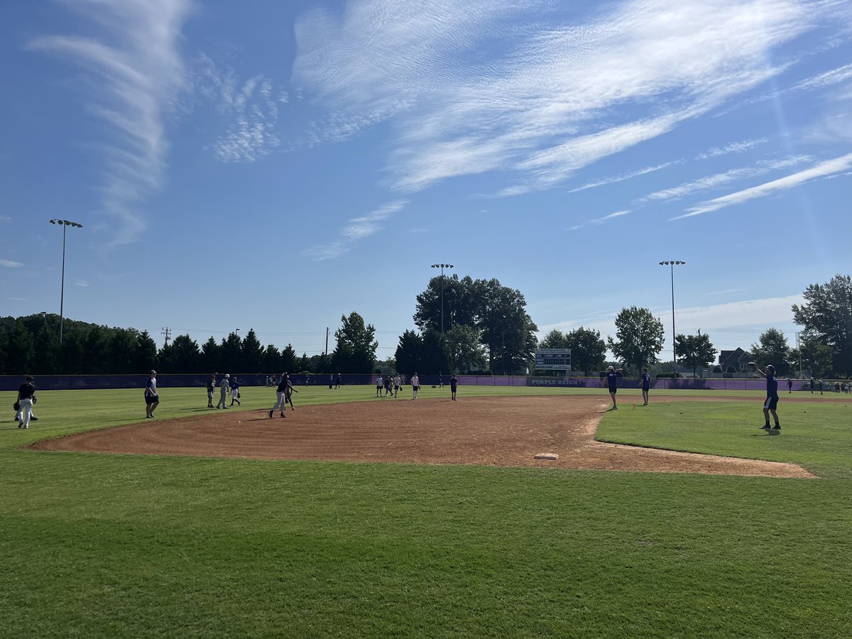 Diamond_Hawks's tweet image. Great first day of Nighthawk Baseball Camp! 96 little Nighthawks worked hard today!