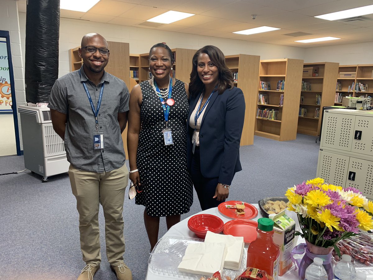 HendSS22's tweet photo. It was a great honor to have Dr. McDade visit the Henderson Elementary Summer School Program today!!! @LDMcDade @AltEdPWCS @mrs_afful @PWCSNews https://t.co/fZxhuu5mky