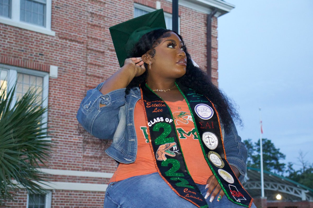 Veezy_Boo's tweet photo. You can take the girl out the GUMP but, You can’t take the GUMP out the girl💚🐍🧡🎓 334 SOUTHSIDE ☺️
🗣OFFICIALLY 4 DAYS AWAY #famugrad #hbcugrad #2degrees #AlabamaRaised
📸 @Vincente_OG https://t.co/GaZ8hKVBBx