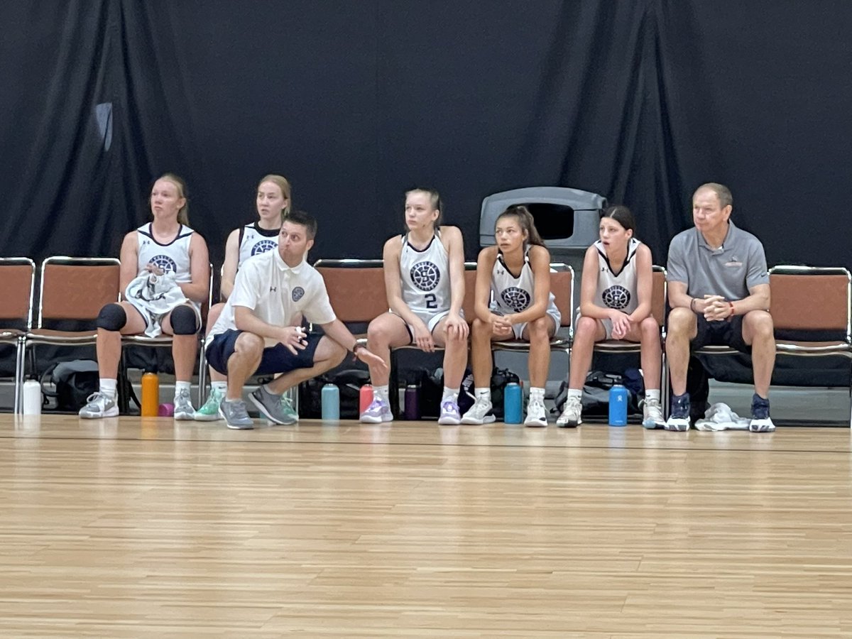 HUGE thanks to these 1️⃣0️⃣ and their parents for allowing me to be a small part of their 🏀 journey. We won more than we lost… however we talked about 3 things at the start:

✅ COMPETE/push our ourselves to improve
✅ Become a FAMILY
✅ Enjoy the EXPERIENCE 

PROUD OF THEM!!