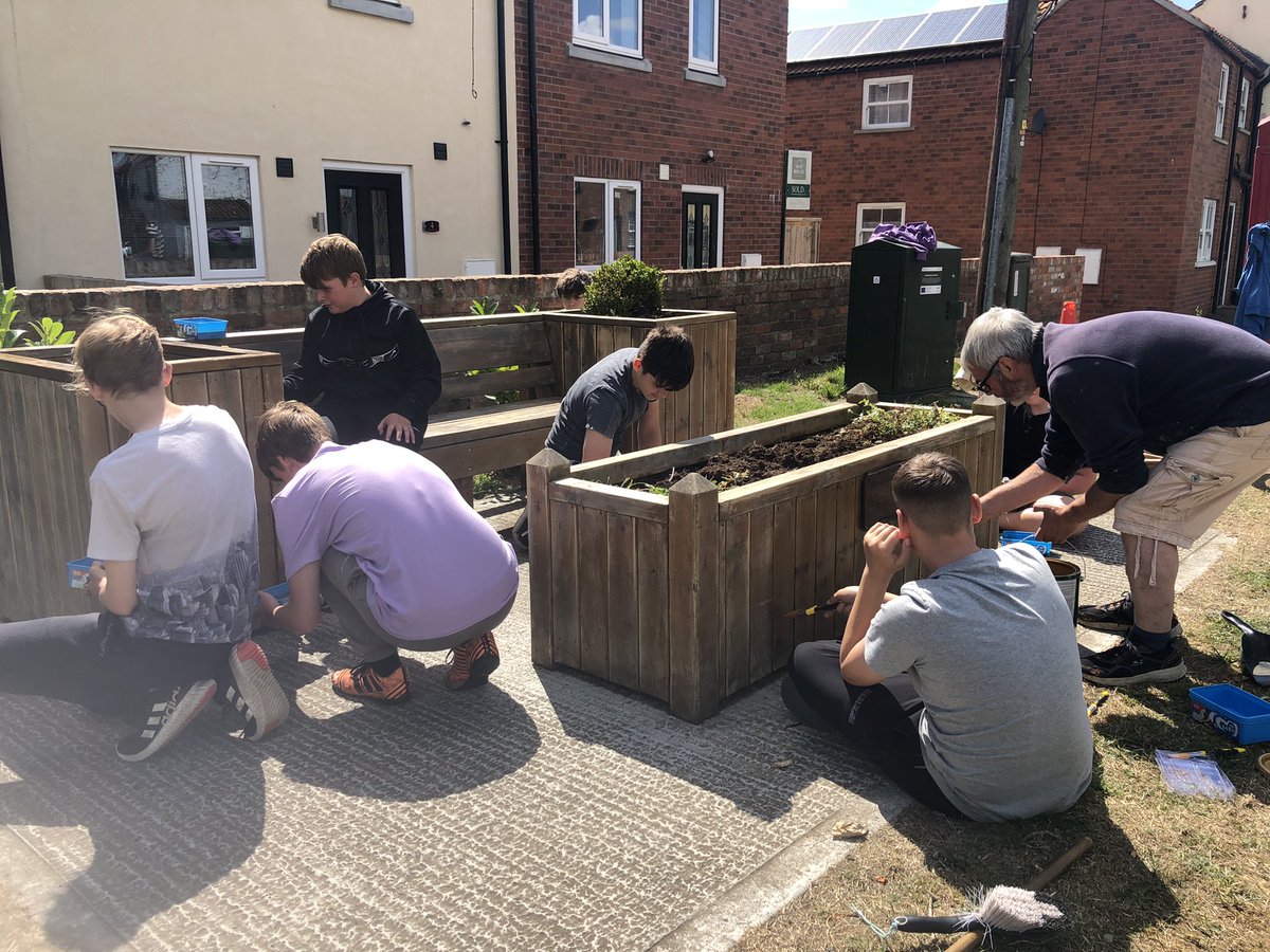 PCSODarrenB's tweet photo. #Aldbrough many thanks to Tom, Lucas, Ralph, McKenzie, Vincent, Carter & Callum for stepping up to volunteer & repaint the memorial bench in support of the Youth Club, Parish Council & Neighbourhood Watch partnership @HP_LifestyleYET https://t.co/jBzfEYFPwx
