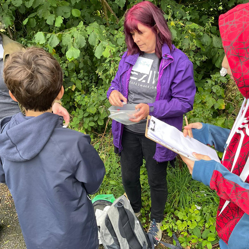 Escape2Make's tweet photo. Day 1 FREE #bannermaking #greenfestival workshops
Artist #christinestanford took the young people on a site visit to Scotch Quarry - the setting 4 the festival 27th August #savethedate
They researched & planned 4 their eye catching banners that'ill be displayed at the event! https://t.co/PfI4TtHygx