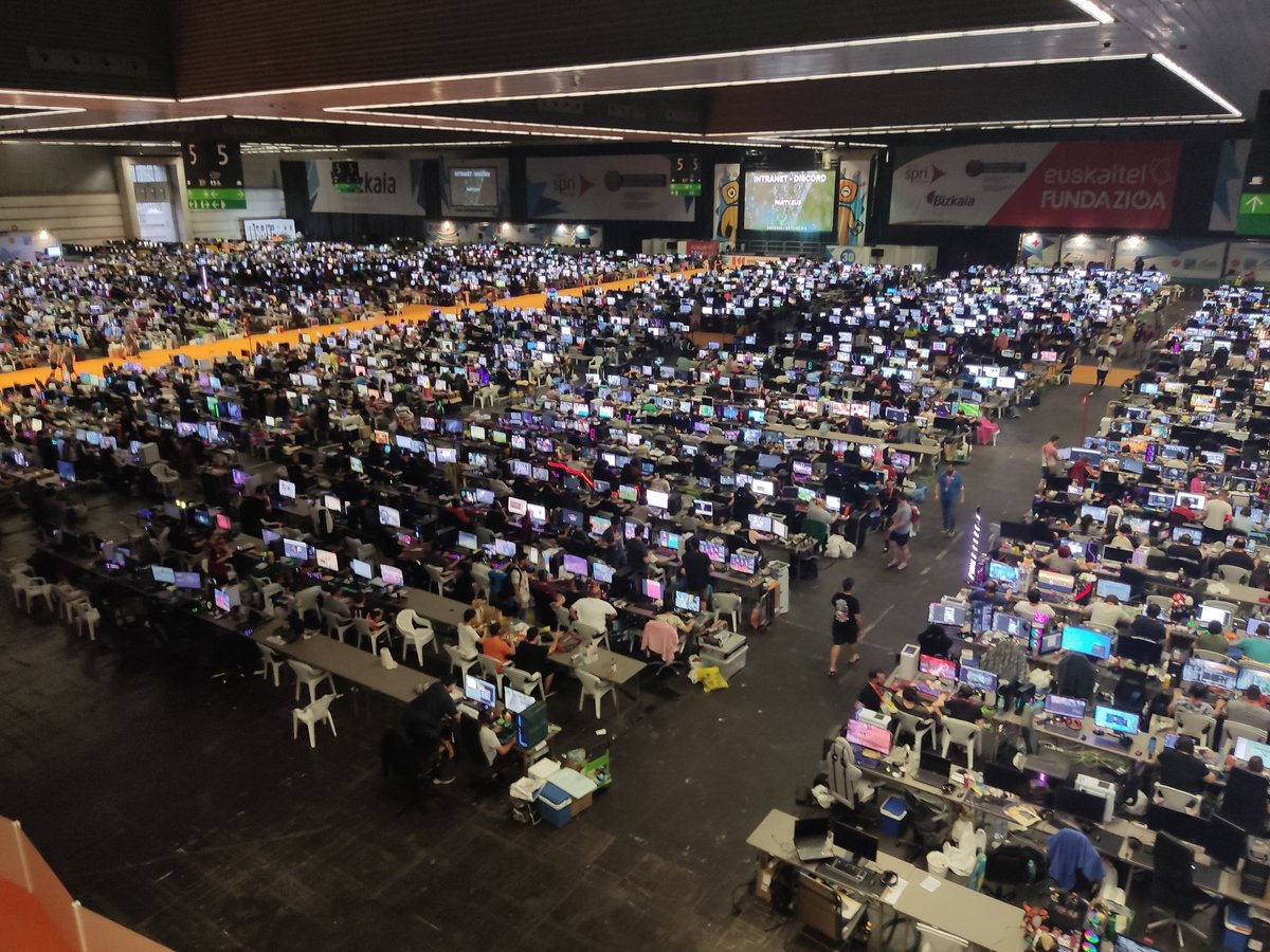 Aquí acaba la <a href="/euskalencounter/">Euskal Encounter</a> #EE30 

33 horas del mejor #SimRacing , todos los días a tope 🔥🔥🔥

3 ganadores diferentes: <a href="/BBeraak/">bibirrak</a> , <a href="/Ugaitz_14/">Ugaitz Murillo</a> <a href="/ROLL3RBALL/">Rubens Llorente</a> 

Un ambiente espectacular entre todos los participantes 🙌🙌🙌

Sin palabras 🍻🍻🍻🎉🎉🎉

Gracias a todos 👏👏👏