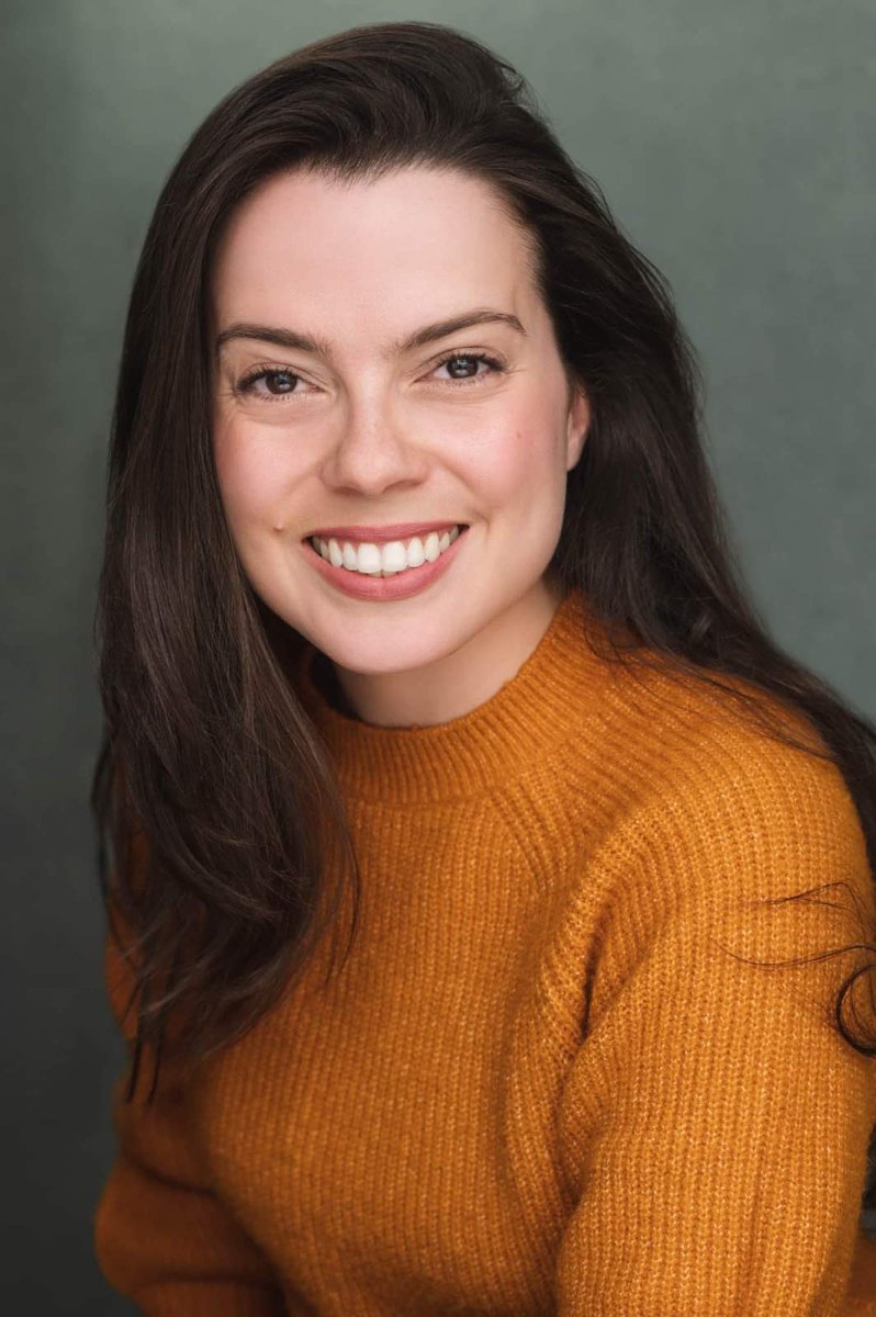 First of a few to come! 🤩
New headshot by the incredible <a href="/RobinSavagePics/">Robin Savage Pics</a> 🙏🏻
.
#profile #headshot #actress #latina #brazilian #smile #longhair #brunnette #bright  #luminous #petitegirl #cheerful #caring #dreamer #friendly #energetic #warm #sparkle #nurse #doctor #teacher