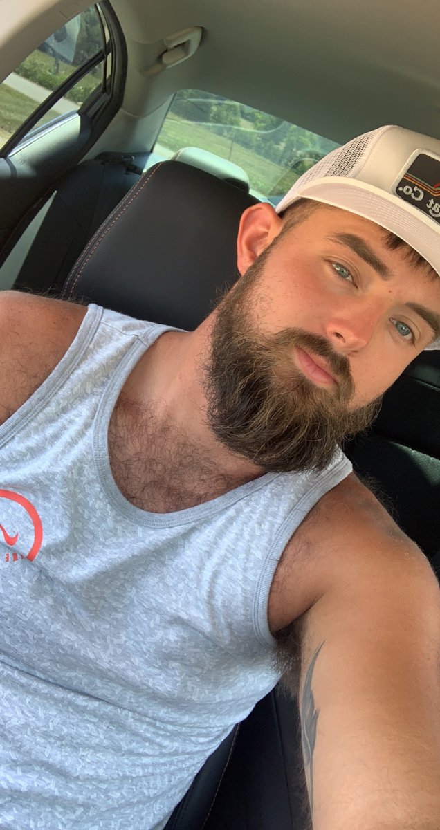 Kentuckyboy93's tweet image. Rt if you love blue eyes!