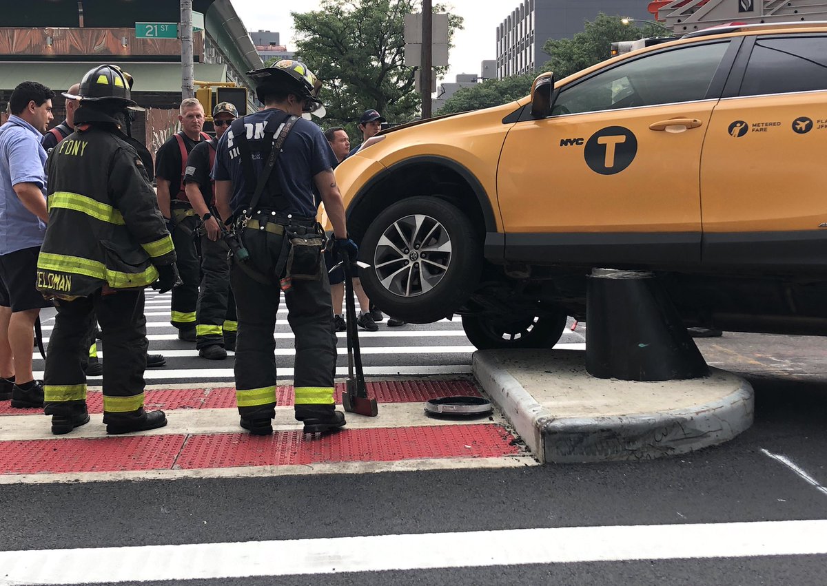 CSantucciPhoto's tweet image. A taxi got stuck atop one the new pedestrian safety fixtures along 21st Street and Broadway in #Astoria earlier today. Witnesses said that - very luckily - no one was seriously hurt. @NY1