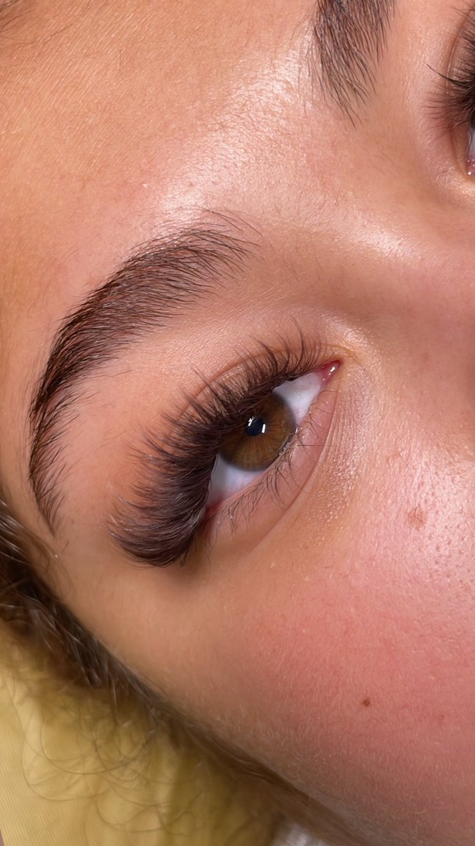 QueenYarla's tweet photo. But does your lash tech offer brown lash extensions? 😏🤎 https://t.co/KykhcWsSks