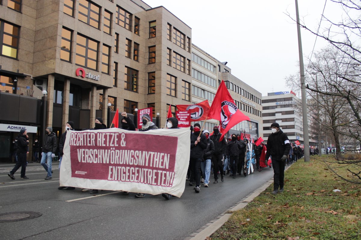+++Save the Date+++
Am 20.8. wollen Impfgegner in #Nürnberg eine Kundgebung am Kornmarkt abhalten
Organisiert wird das Event von einem dubiosen "Ärzte"-Bündnis &amp; dem lokalen Querdenken Ableger "Team Menschenrechte" außerdem dabei: die faschistische pseudo-Gewerkschaft Zentrum 1/4