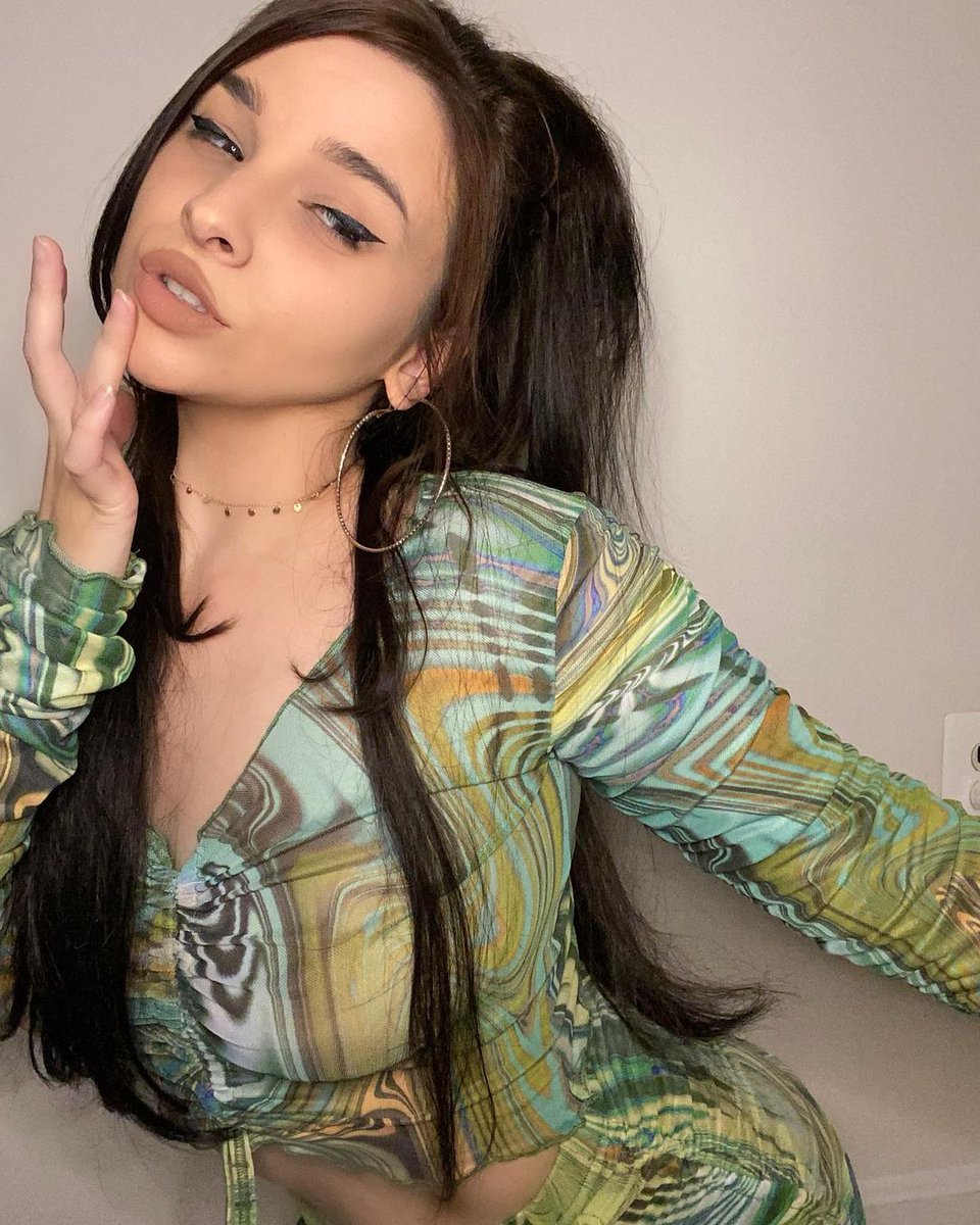 Evach06093641's tweet photo. FUN💋💋💋❤️❤️🥰 https://t.co/3HTq77yuLe