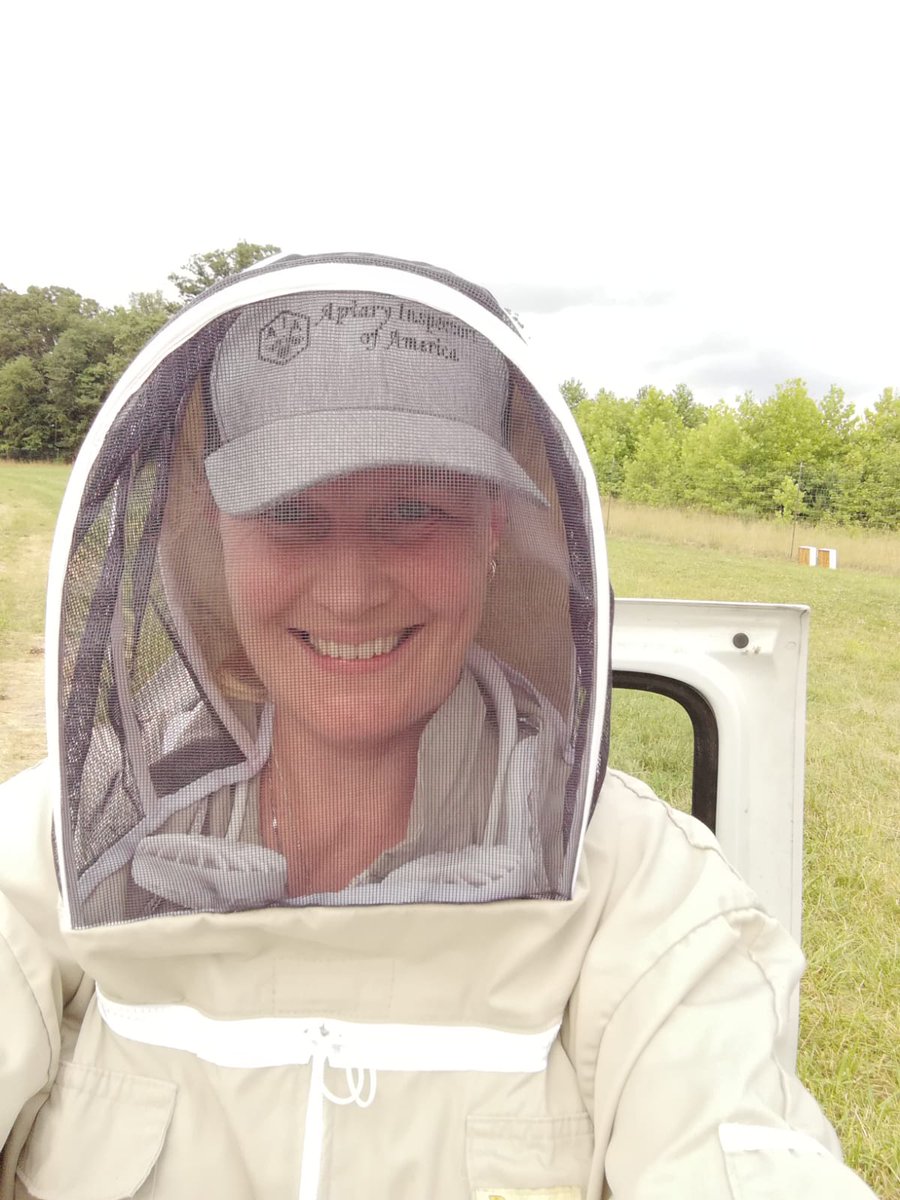 entomaggie's tweet photo. My 4 weeks in the US at the University of Maryland sampling disease and environmental VOCs of honey bee colonies for my PhD @KeeleUniversity are nearly up.
A big thank you to everyone who's helped and made the trip possible. It's been a blast! https://t.co/fqx0uzfx0T