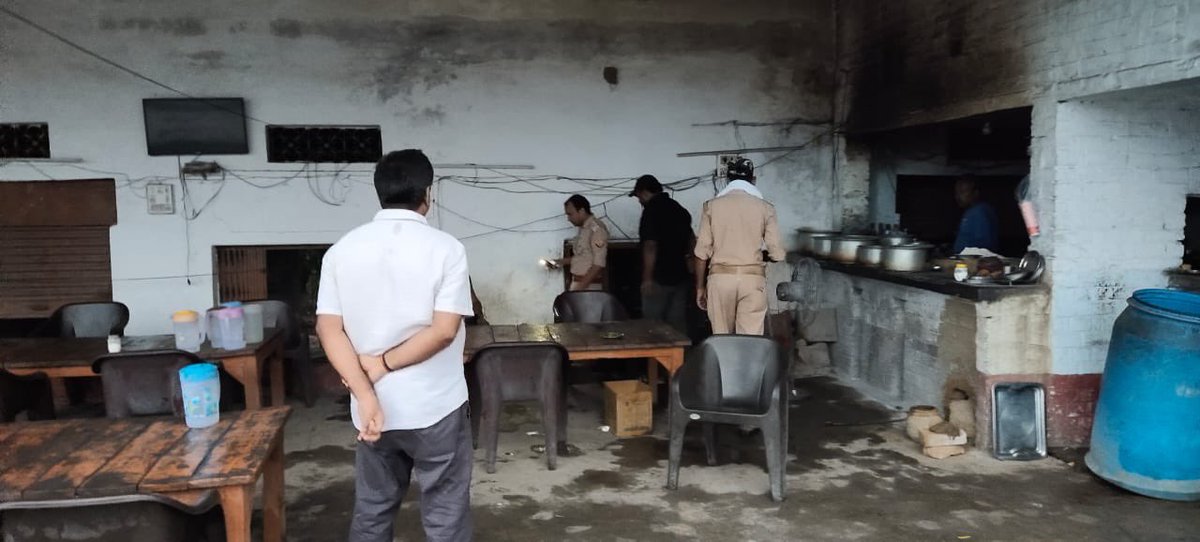 शराब तस्करी पर रोक के लिये आबकारी टीम देवरिया में बिहार बार्डर स्थित रामपुर बुजुर्ग,बुलंदशहर में निजामपुरभट्ठा,गुज्जर चौराहा,बागपत मेंदिल्ली-सहारनपुर मार्ग,गाज़ियाबाद,NH2हाईवे चंदौली,अलीगढ़,बंदायूँ, गौतमबुद्धनगर सहित विभिन्न जगहों पर वाहनों की चेकिंग करते। <a href="/s_bhoosreddy/">Sanjay Bhoosreddy</a> <a href="/Uppolice/">UP POLICE</a>
