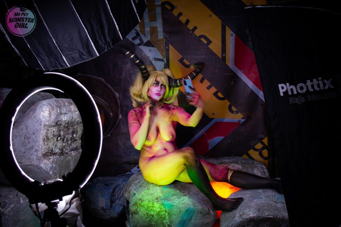 Behind the Scenes with Octopuss Doll Cosplay in her debut MPMG shoot.   #bodypaint #Monstergirls https://t<a href="/tag/monstergirls"class="tags"><span>#monstergirls</span></a><a href="/tag/bodypaint"class="tags"><span>#bodypaint</span></a>