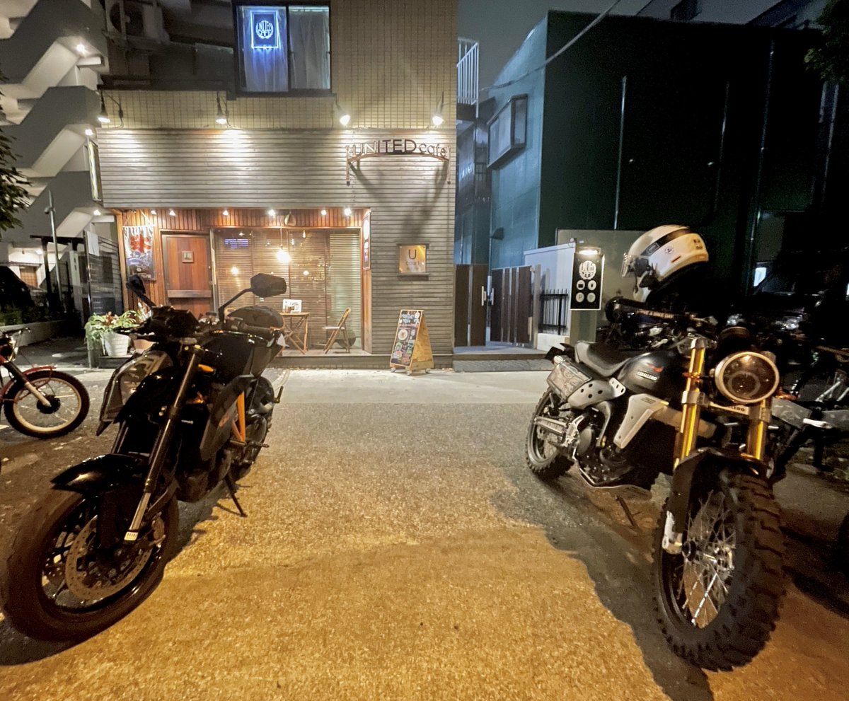nobtree's tweet photo. モトコンポなのか…モトコンポではないのか…
確かめに来たらいつものメンバーが😁
今日はハンバーグ🍽美味しい〜
#cafecompo
#motocompo
#モトコンポ
#unitedcafe https://t.co/vGesw4WJ2I