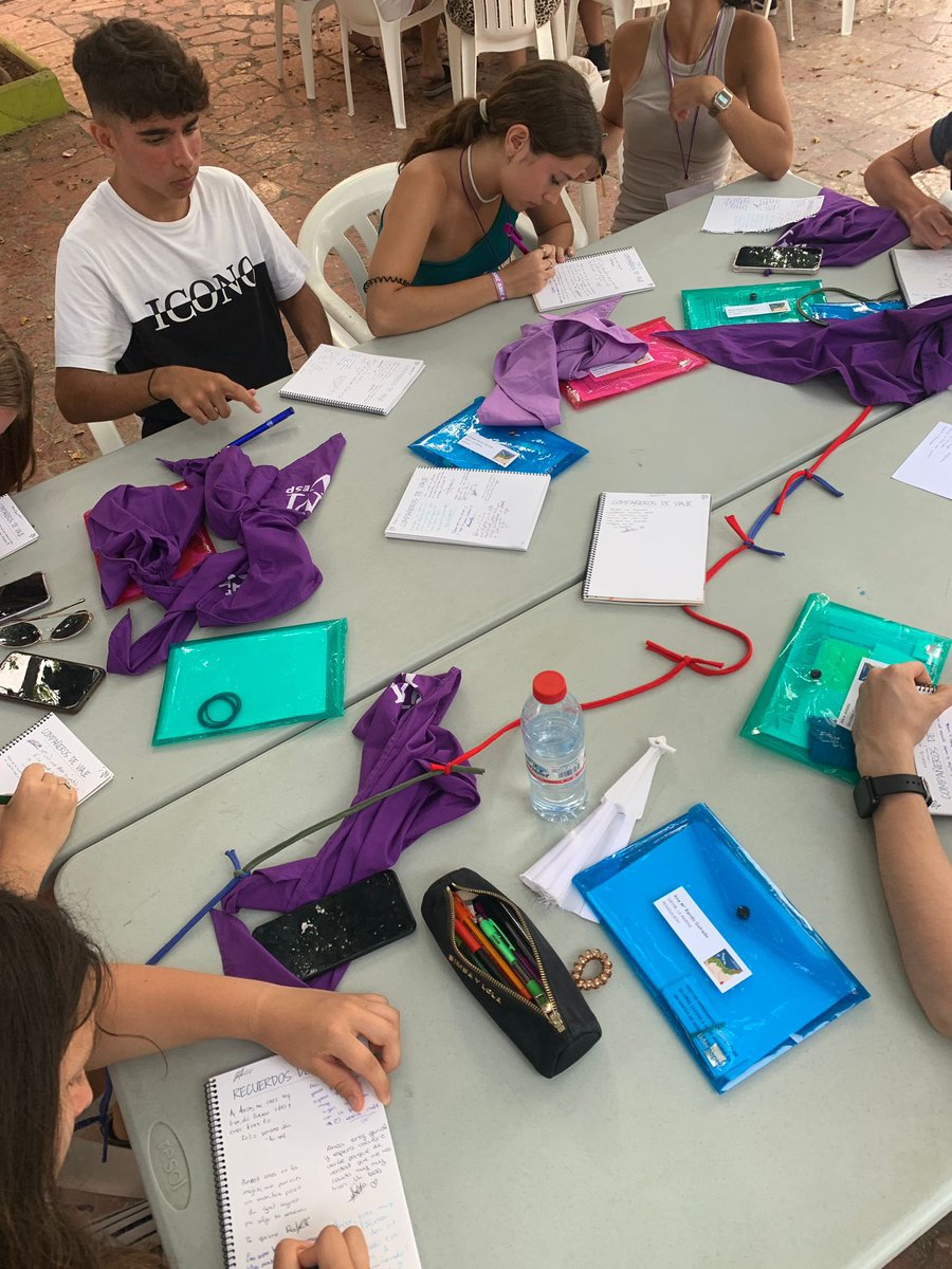 Colegio La Marina tweet media