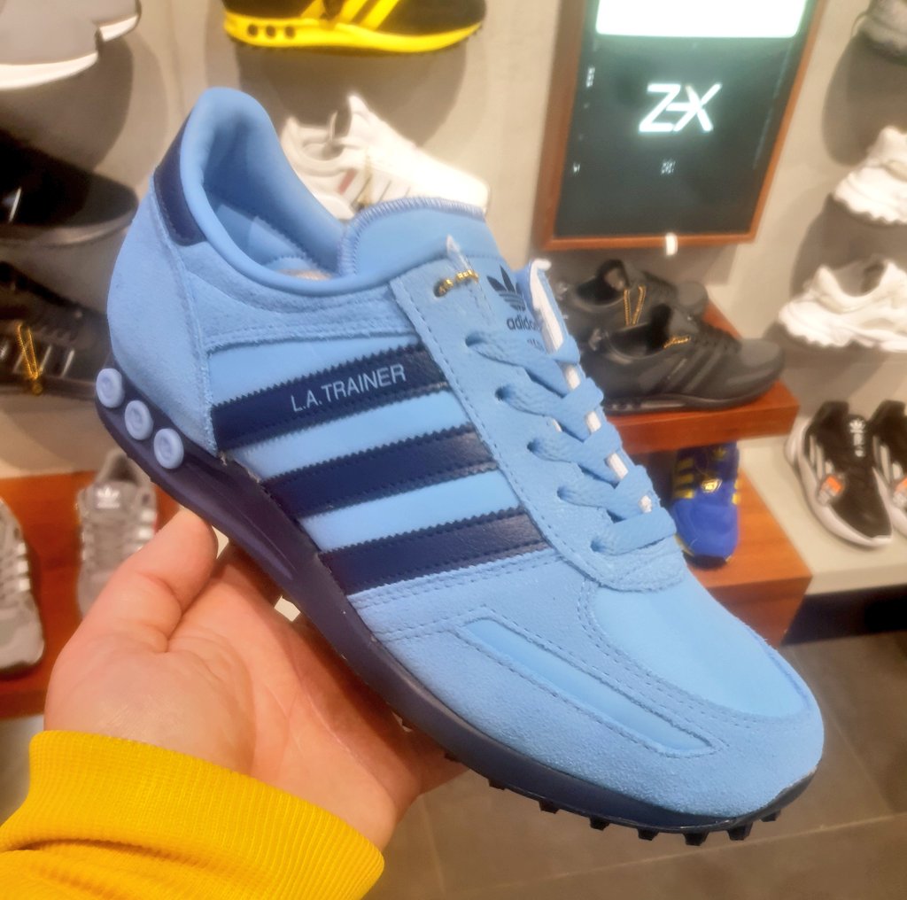 maceta en casa Incompetencia adiFamily on Twitter: "Freshly dropped adidas LA Trainer #JDExclusive Sky  Blue / Navy colourway, sure to be a big favourite. They're on shelves in  certain @JDOfficial stores now, and will be online