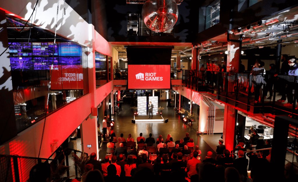 esportsinsider's tweet photo. 🗞 FEATURE 🗞

For the last 3 years, @riotgames has been hatching a plan that it claims will revolutionise esports broadcast production: Project Stryker.

We visited its centrepiece in Dublin, an $18m bid to centralise Riot's production process.

Read: https://t.co/Z0DCabGDd1 https://t.co/0fnDxSR5K2