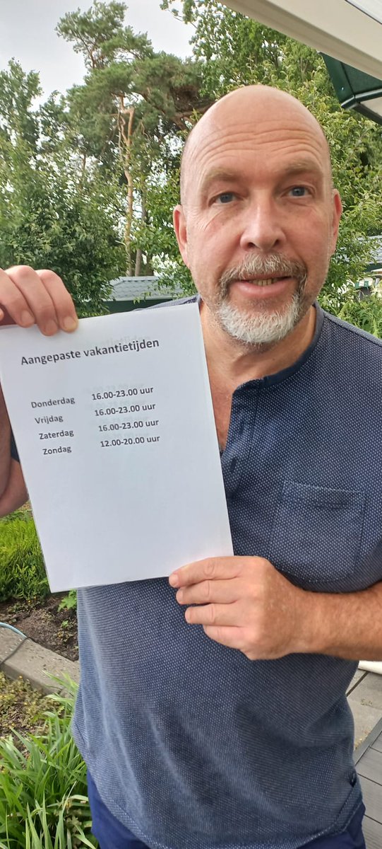 CafeMerwe's tweet photo. Aangepaste vakantietijden. https://t.co/mGTO7zAI4B