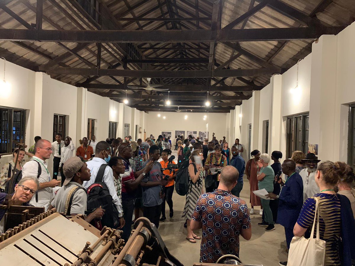 stiannu's tweet photo. How it went: ~200 people from the @GhanaStudiesASA conference visiting the exhibition by Nii Obodai and the @gold_matters group last monday. Still on at @NukuFestival space in Tamale for one month! 
@EleanorFisher_ @NordicAfrica @ISC @NORFACE_network @Belmont_Forum https://t.co/Su8Q0pM9M6