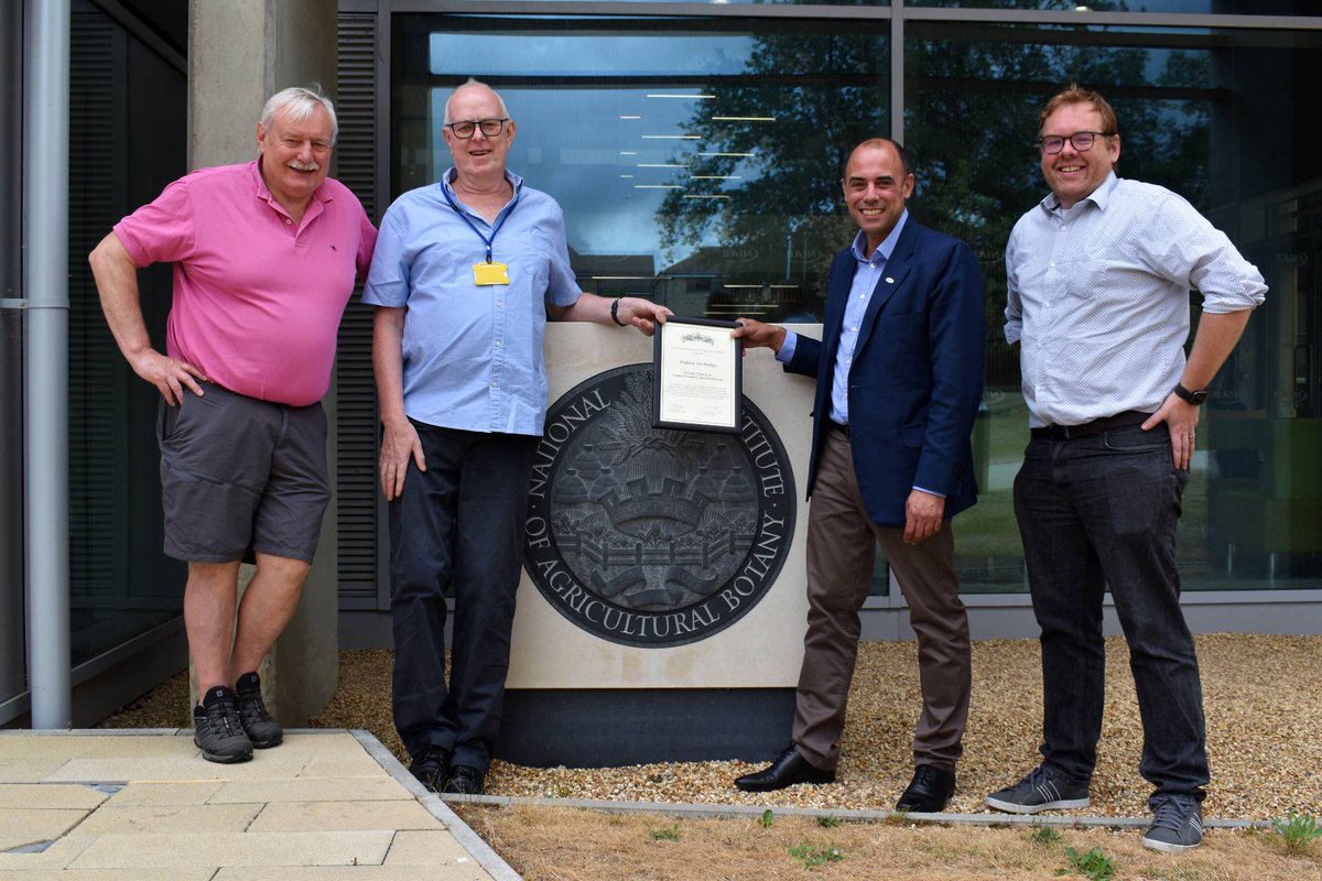 Today we awarded Prof Ian MacKay Honorary Fellowship of NIAB. The award recognises his significant contribution to NIAB as former Head of Quantitative Genetics and his work on the MAGIC wheat populations and the contribution it's made to plant breeding.

Congratulations Ian! 👏