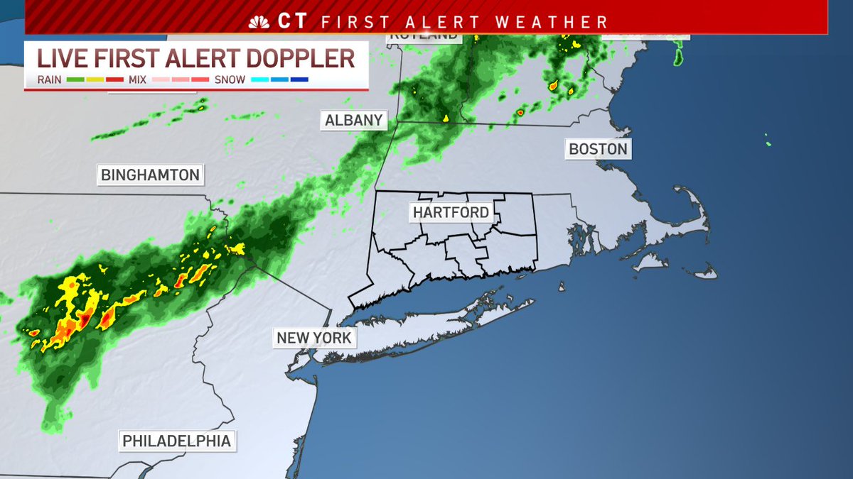 bobmaxon's tweet photo. Lots of clouds and showers are moving in from the west...rain is trying to survive the trip in here. The clouds and showers will help to limit our heating a bit and possibly lower the threat for severe weather. I'm not totally convinced yet. Damage is still possible this evening https://t.co/c7NS3DwK1V