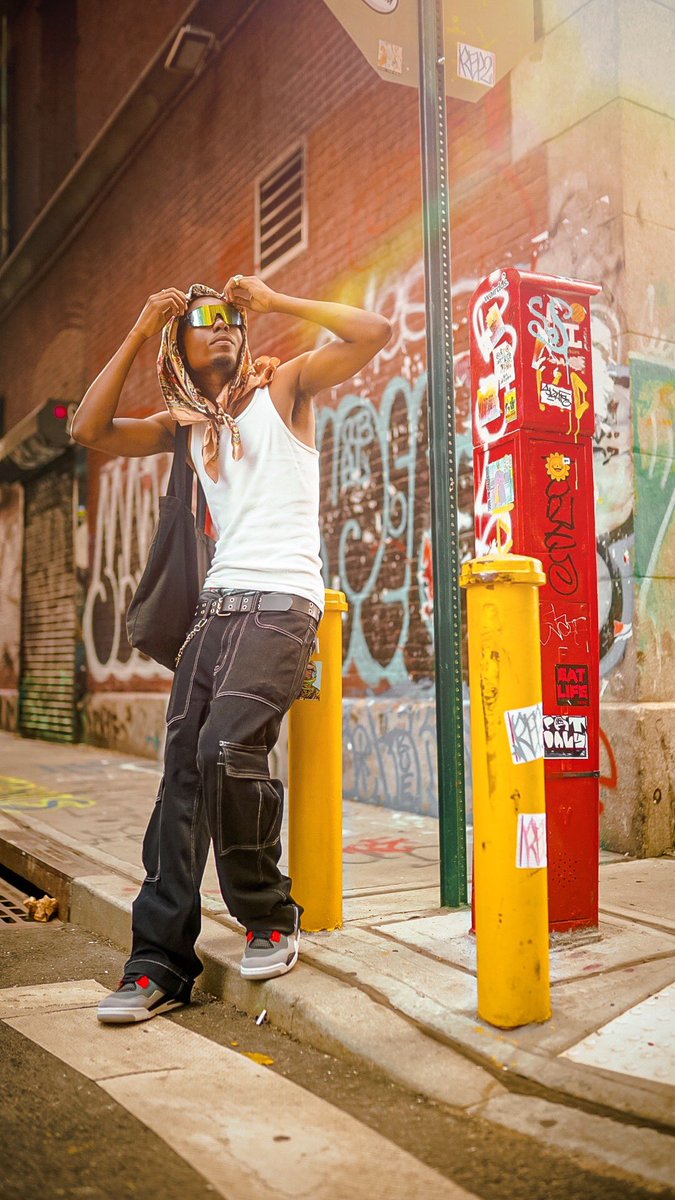 iAmAFVCKNBEAST's tweet photo. Queens BROOKLYN Manhattan #ALLinONEday 📸💪🏾 #iCame2crEATe https://t.co/EsODaR5dsZ