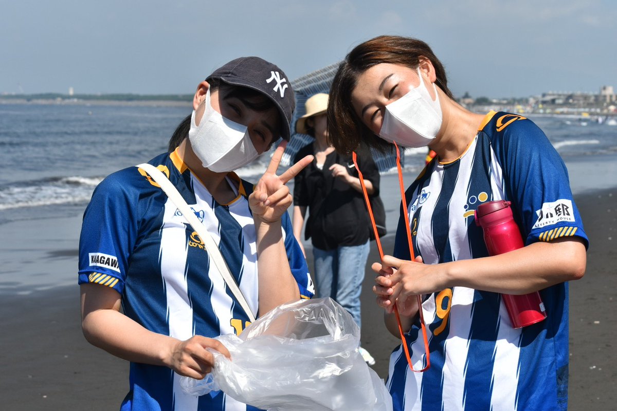 ensmfc_official's tweet photo. 🔵選手主導ビーチクリーンを実施🟡

7月23日、24日の2日間に渡り、男女チームの選手スタッフそれぞれがサポーターの皆様と力を合わせて、江の島周辺の清掃活動を行いました🙌

これからも、毎月行っていく地域活動を通してたくさんの皆様とお会いできることを楽しみにしております🏝 https://t.co/cNxIIMPdPn