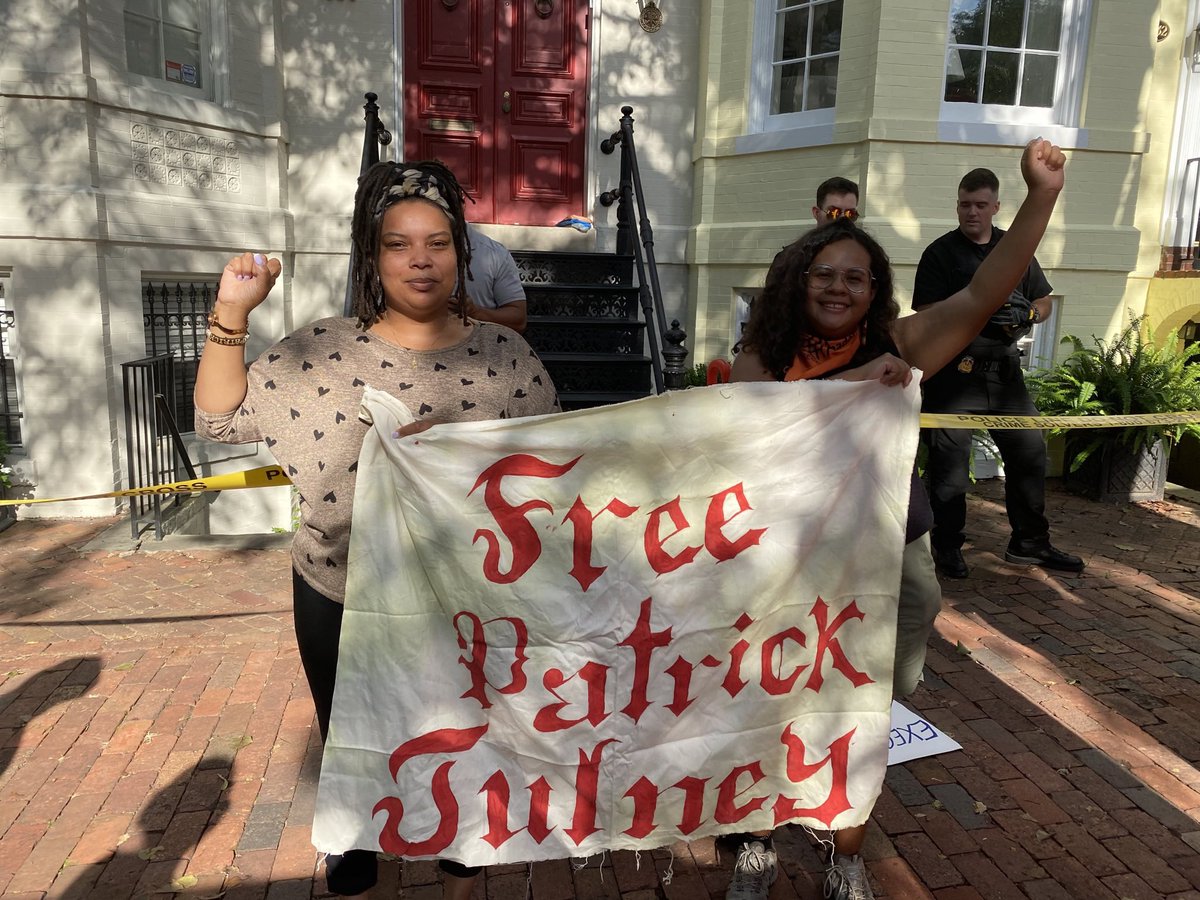 We’re outside of Mayorkas’s house in DC demanding an end to 287(g) contracts &amp; enforcement. 

#FreeThemAll #AbolishICE #End287g