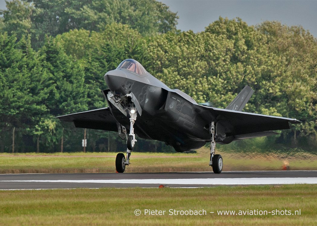 CosmoSpotter's tweet photo. South Korea to buy 20 more F-35s - by @DaehanKorea  @defense_news https://t.co/B5bL3UMoQJ https://t.co/FQgxB0hlSV